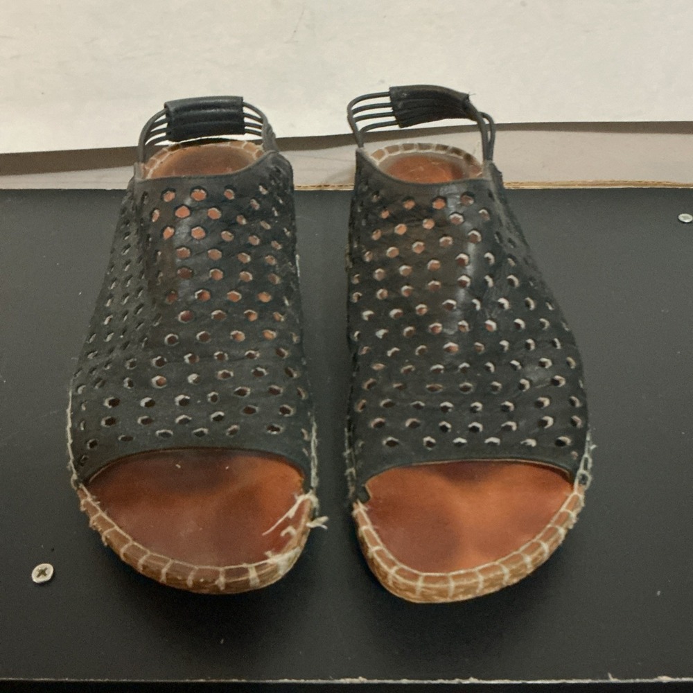 l'amour des pieds Black sandal NO SIZE Maybe 7.5 (10" Long)